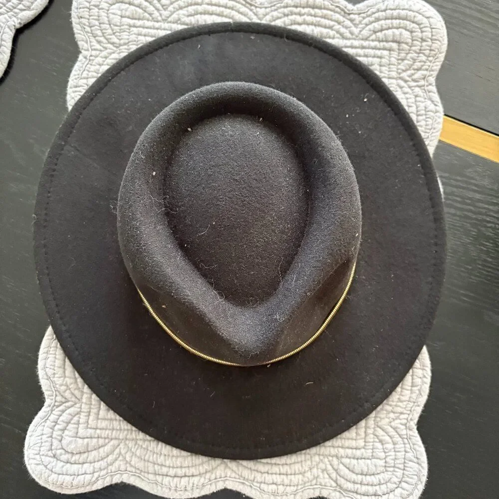 Black Fedora Hat w/Gold Band – Wide Brim, Classic Unisex Style NWOT